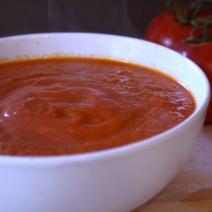 recept om zelf tomatensaus voor op de pizza te maken