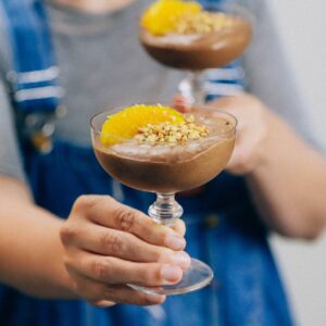 recept om zelf makkelijk vegan chocolade mousse te maken