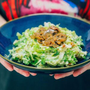 recept voor andijviestamppot met rauwe andijvie en huisgemaakte vegan spekjes van sojabrokken