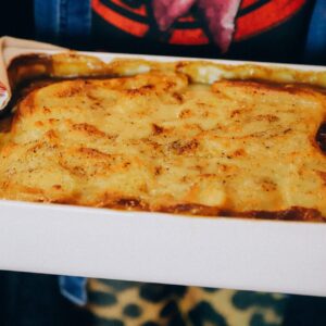 Recept voor een makkelijke vegan preischotel met vegan gehakt, vegan plasagne