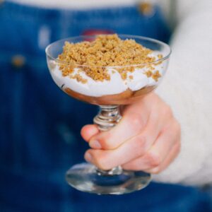recept om zelf een makkelijk vegan toetje te maken, vegan mess