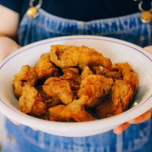 recept om vegan buffalo chicken wings te maken van oesterzwammen