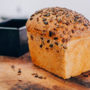 Recept om zelf een meergranenbrood met zaden en pitten te bakken