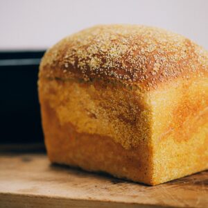 Recept om zelf makkelijk thuis een maisbrood te bakken