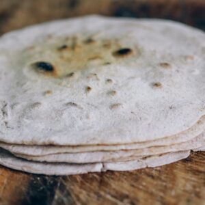 Recept om makkelijk zelf platbrood met volkorenmeel te bakken