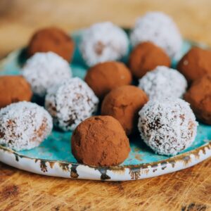 Recept om makkelijk zelf vegan chocolade truffels te maken van pure chocola