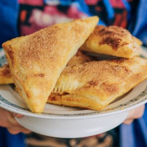 Makkelijk recept om zelf vegan appelflappen te maken met bladerdeeg