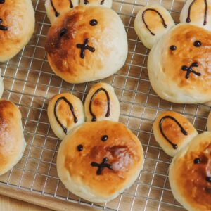 Recept voor vegan paasbroodjes in de vorm van paashaasjes