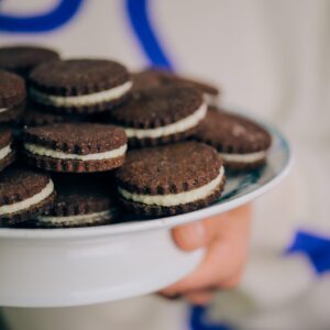 Recept om zelf vegan oreo's te maken, chocoladekoekjes met vanillevulling