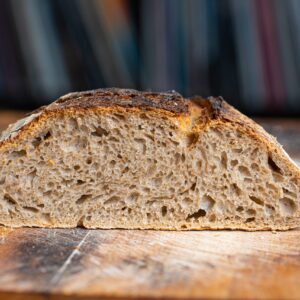 Recept om een spelt zuurdesembrood te bakken met speltbloem