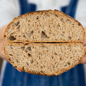 Recept om een volkoren zuurdesembrood te maken met 100% volkorenmeel