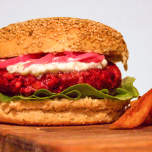 rode bietenburger, vegan hamburger, hamburgerbroodje
